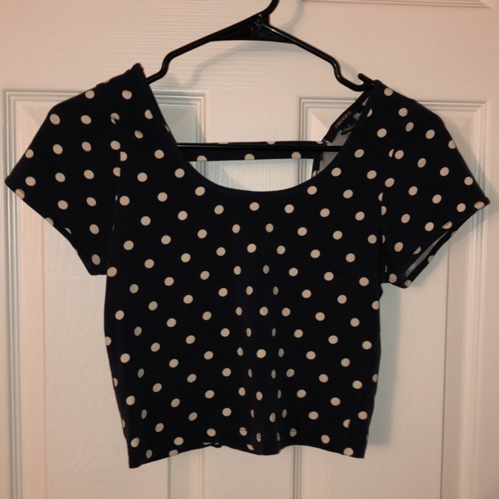 Polka Dot cropped tee.